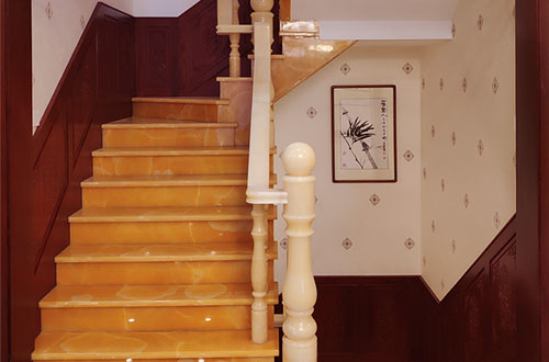 内丘中式别墅室内汉白玉石楼梯的定制安装装饰效果